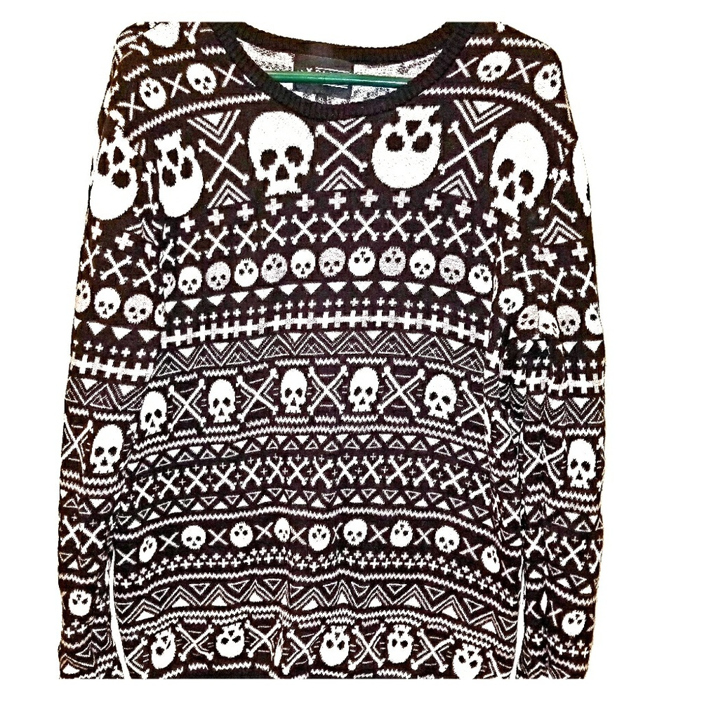 Black & white xxx rude skull sweater.